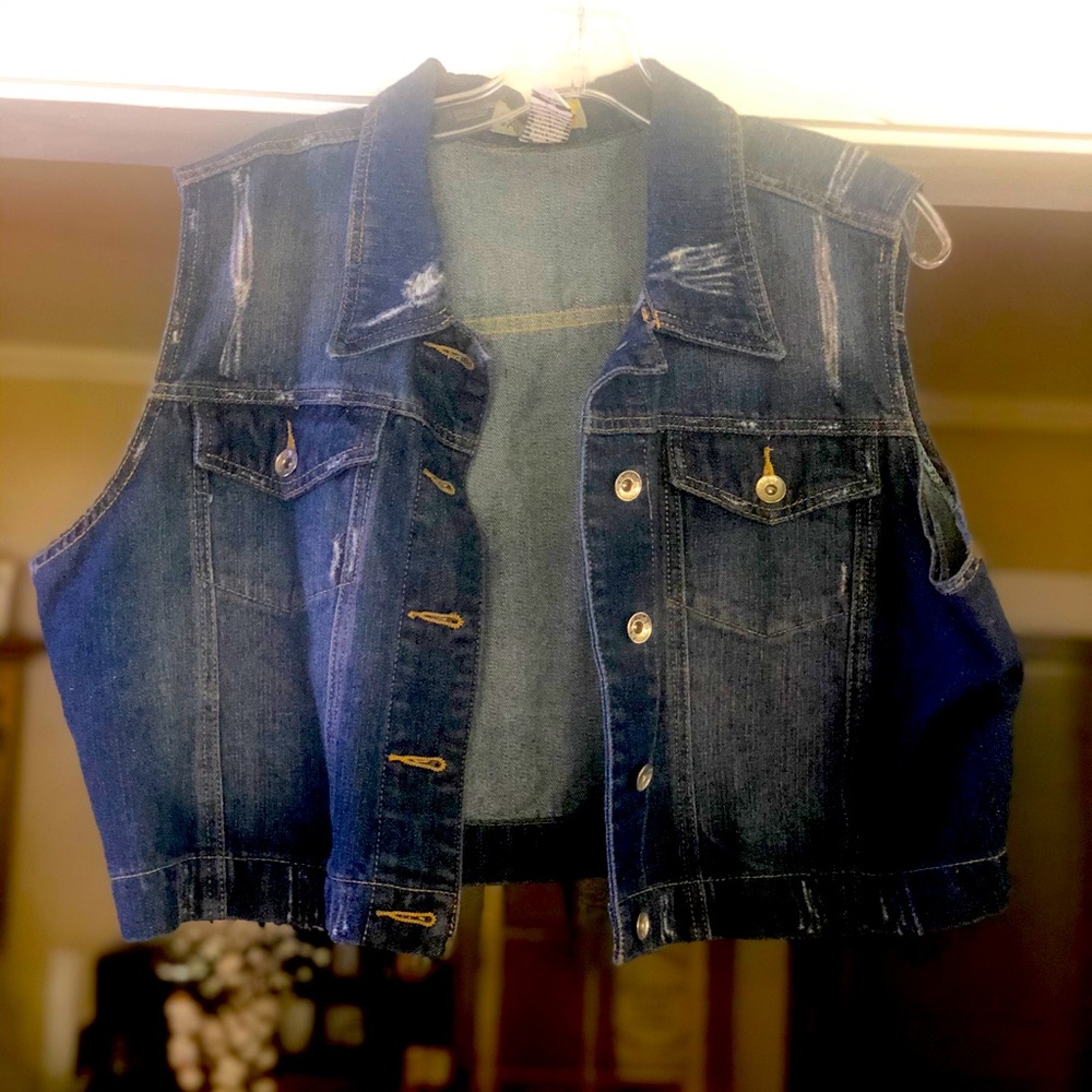 Jean vest,blue distressed